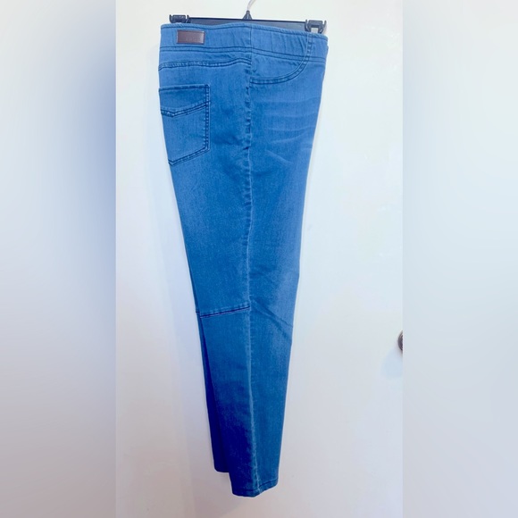 Kenneth Cole, women's pull on, denim Jean , high waist, stretch - Picture 2 of 8